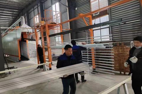 江蘇鋁材噴涂設備安裝調試進行時，精準工藝打造行業標桿品質！